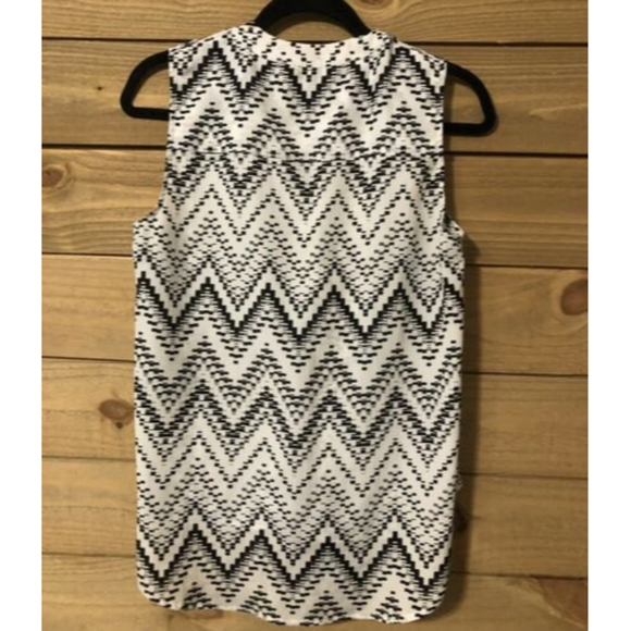Collective Concepts Top Womens M Petite Sleeveless V-Neck Button Black White - Picture 4 of 9